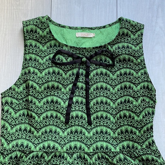 S Tulle Sleeveless Dress - green/black with front bow detail - Picture 2 of 12